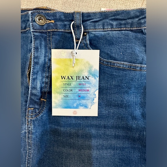 Jean skirt super cute and great length! - Picture 3 of 3